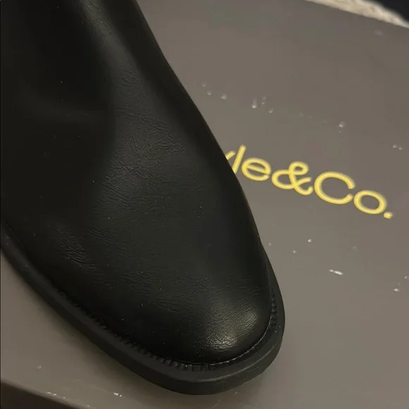 Style & Co
Women's Edwinaa Gore Booties BRAND NEW IN BOX‼️ Size 8M Color Black - Picture 13 of 16